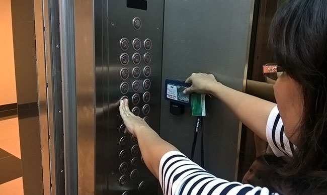 Hệ thống kiểm soát thiết bị cho thang máy
